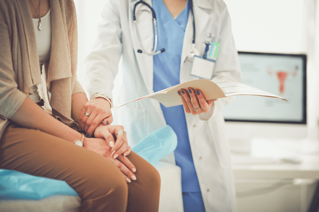Sốt sau tiêm vaccine COVID-19 nên ăn gì, uống gì?